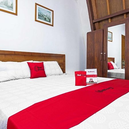 Reddoorz Plus Near Parahyangan University Бандунг Экстерьер фото