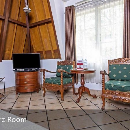 Reddoorz Plus Near Parahyangan University Бандунг Экстерьер фото