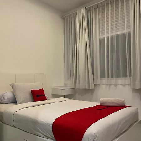Reddoorz Plus Near Parahyangan University Бандунг Экстерьер фото