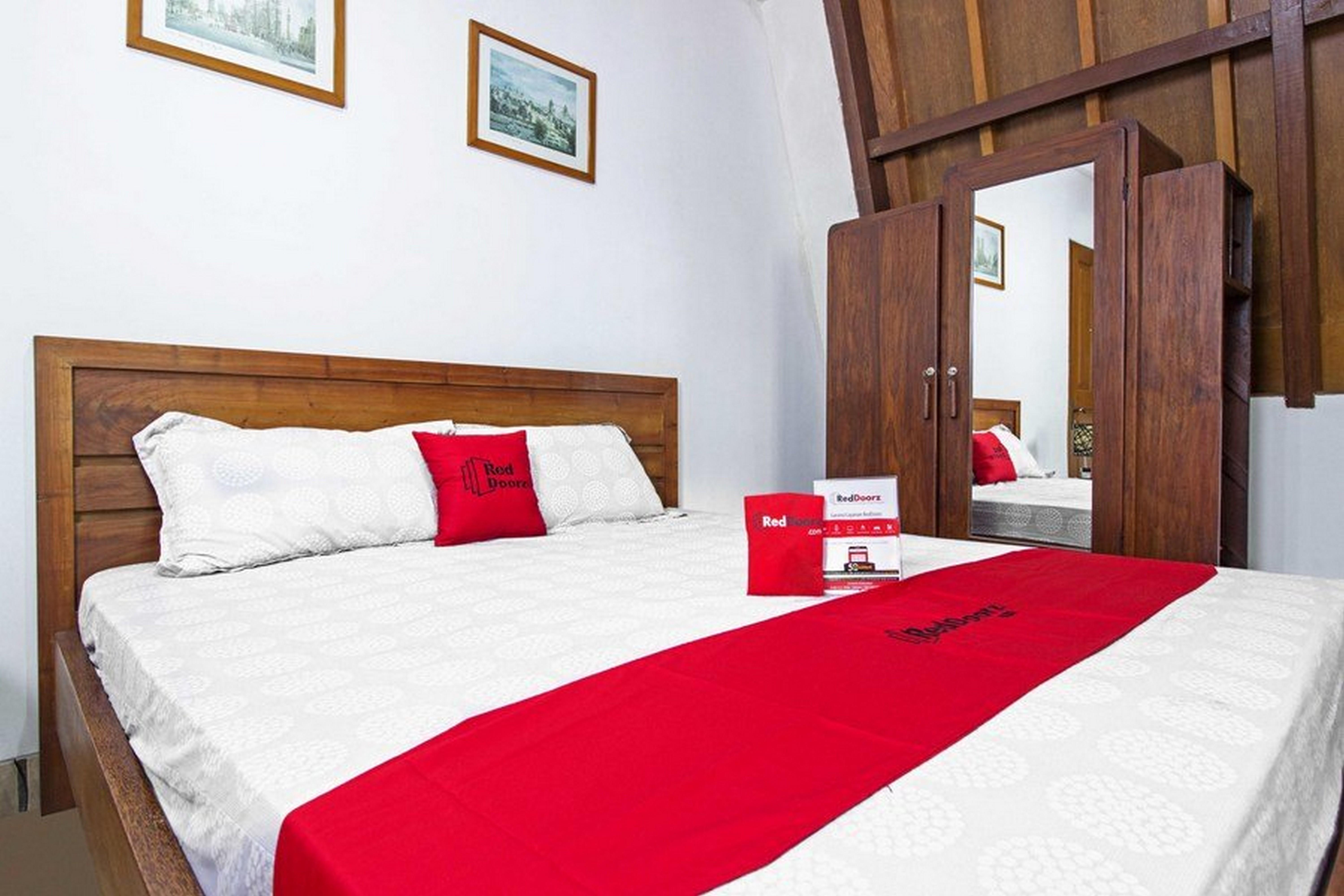 Reddoorz Plus Near Parahyangan University Бандунг Экстерьер фото