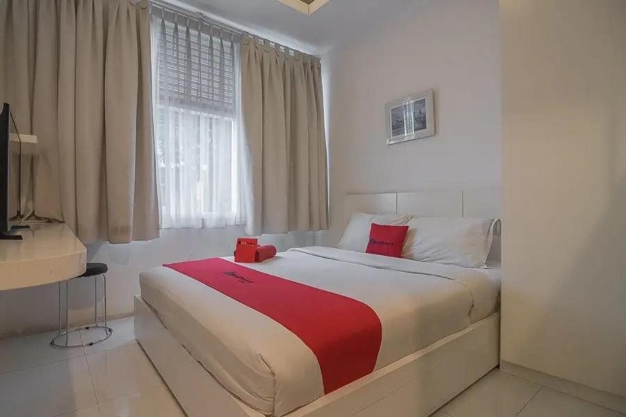 Reddoorz Plus Near Parahyangan University Бандунг Экстерьер фото