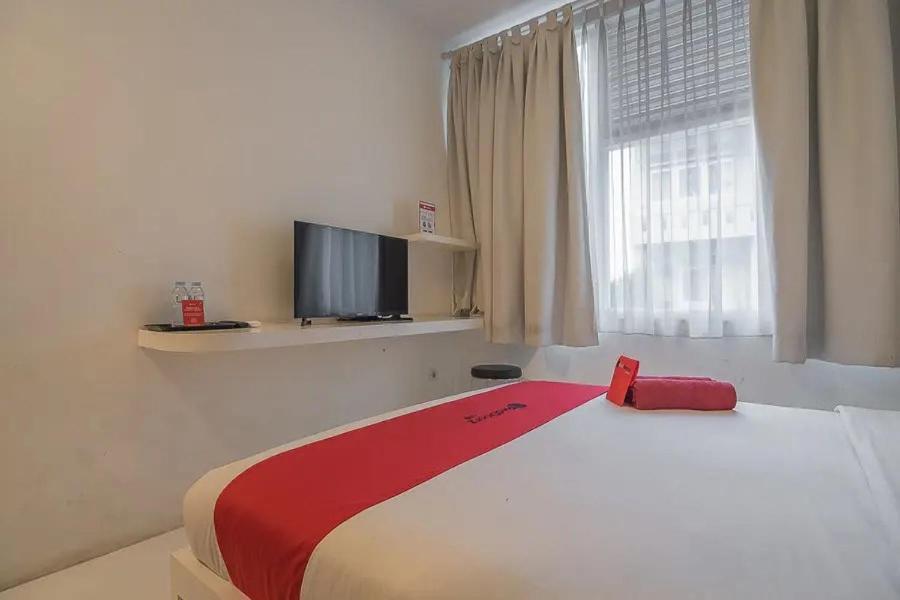 Reddoorz Plus Near Parahyangan University Бандунг Экстерьер фото
