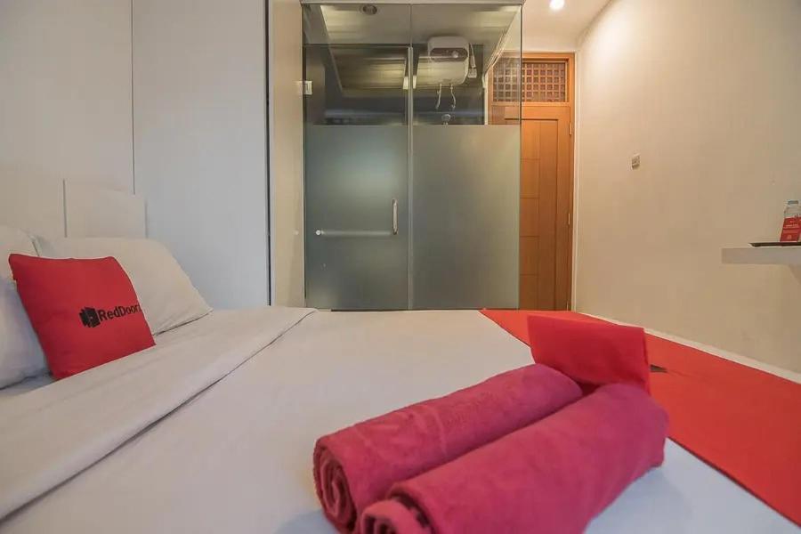Reddoorz Plus Near Parahyangan University Бандунг Экстерьер фото