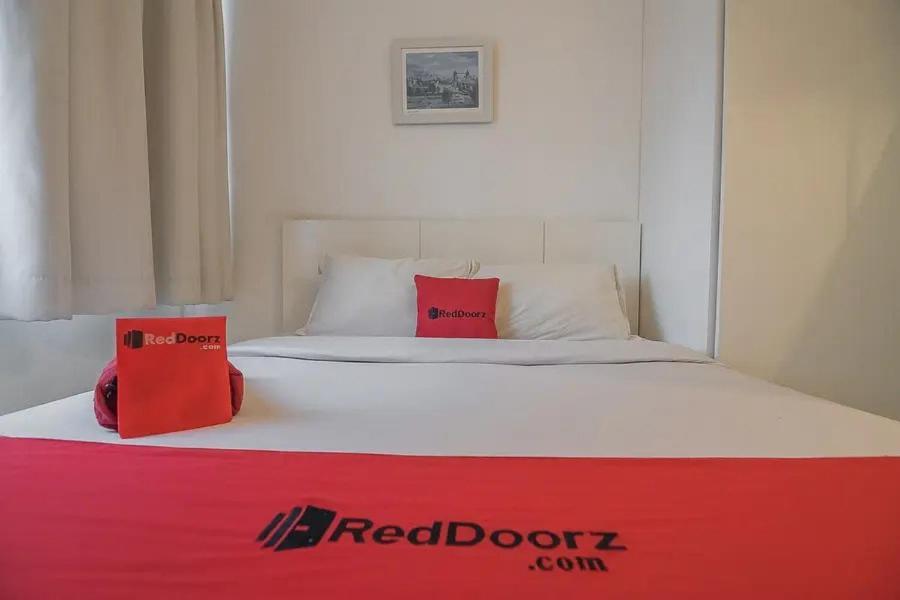 Reddoorz Plus Near Parahyangan University Бандунг Экстерьер фото