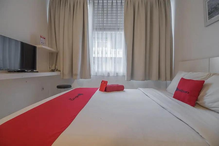 Reddoorz Plus Near Parahyangan University Бандунг Экстерьер фото
