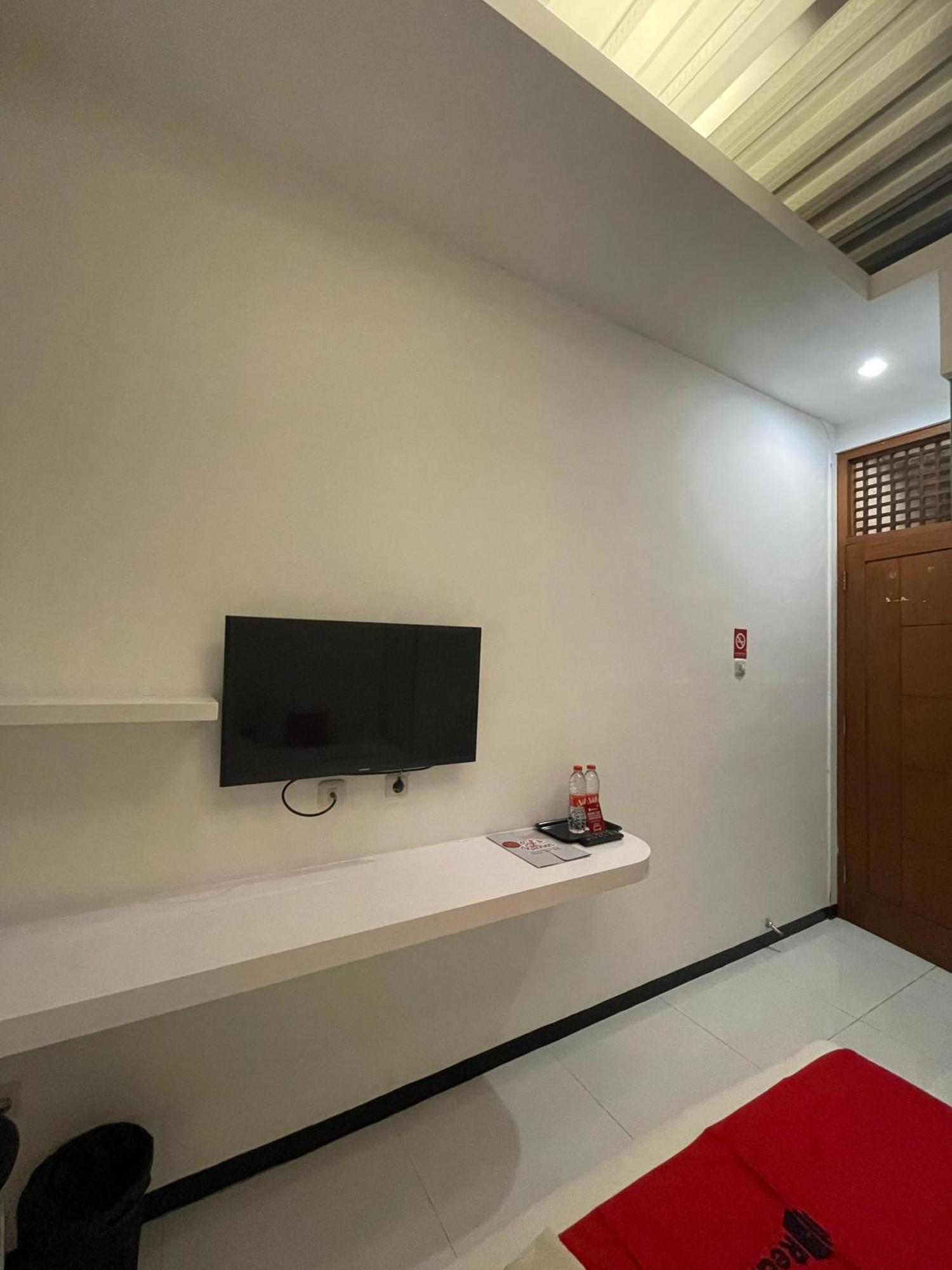 Reddoorz Plus Near Parahyangan University Бандунг Экстерьер фото