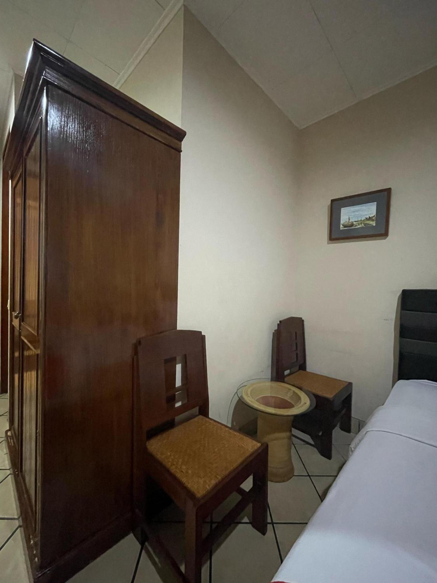 Reddoorz Plus Near Parahyangan University Бандунг Экстерьер фото