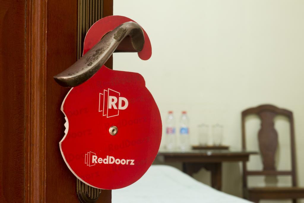 Reddoorz Plus Near Parahyangan University Бандунг Экстерьер фото
